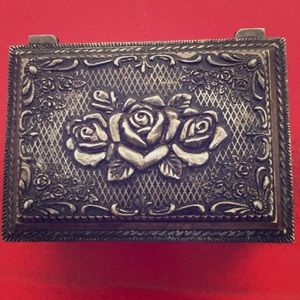 Beautiful trinket box- vintage silver tone w roses